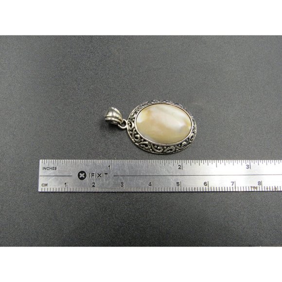 Sterling Silver Cream White Cabochon Shell Pendant - Picture 6 of 7